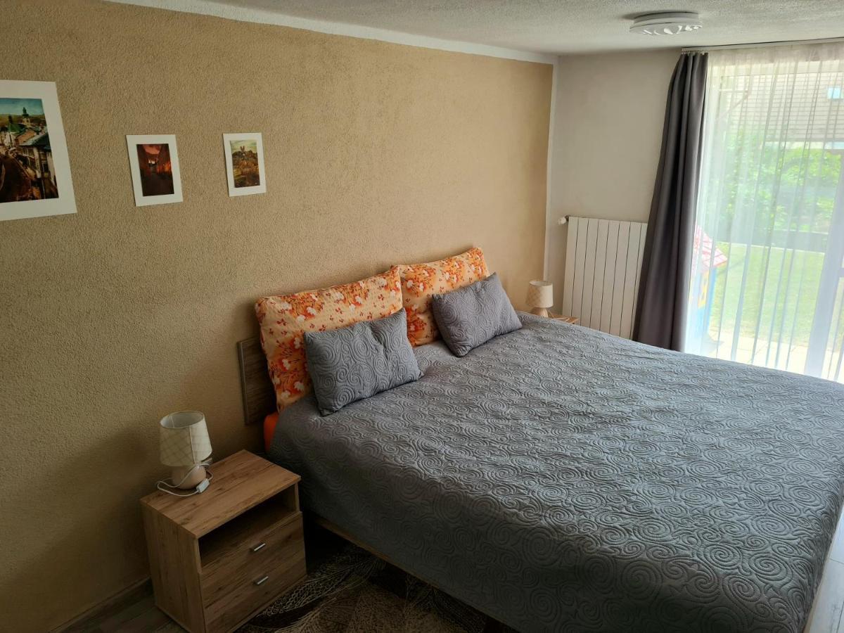 Apartman Pri Kalvarii บันสกา ชีอาว์นีซา ภายนอก รูปภาพ